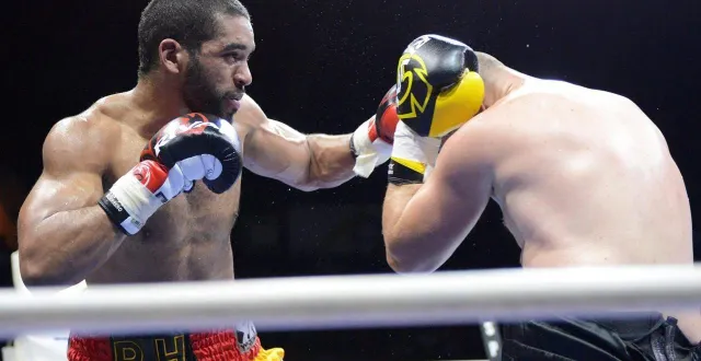 photo  pierre-hubert dibombé a réussi à passer son crochet du gauche.  &copy;  ouest-france archives 