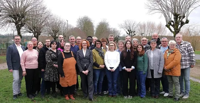 photo  la liste « agir ensemble pour écommoy », dans l’allée de fontenailles, à écommoy (sarthe).  &copy;  ouest-france 