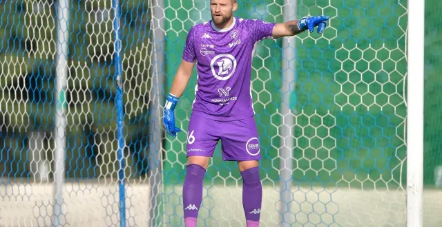 photo  louis deschateaux n’a pu éviter la défaite de l’af virois face à vitré (1-3), samedi 21 février 2026.  &copy;  guillaume marie 