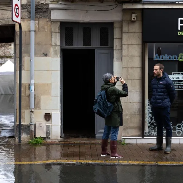 Les journalistes du Courrier de l’Ouest ont documenté la crue, en direct. CO - Régine Lemarchand photo les journalistes du courrier de l’ouest ont documenté la crue, en direct. © co - régine lemarchand