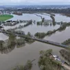 photo le pont routier qui traverse la mayenne à montreuil-juigné.