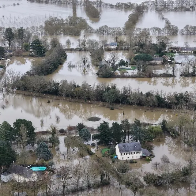 photo cheffes sous les eaux de la sarthe.  ©  thierry huguenin