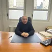 photo  michel pattée est ravi de profiter, pendant quelques semaines, d’un bureau de maire entièrement rénové, dans une mairie refaite du sol au plafond. 