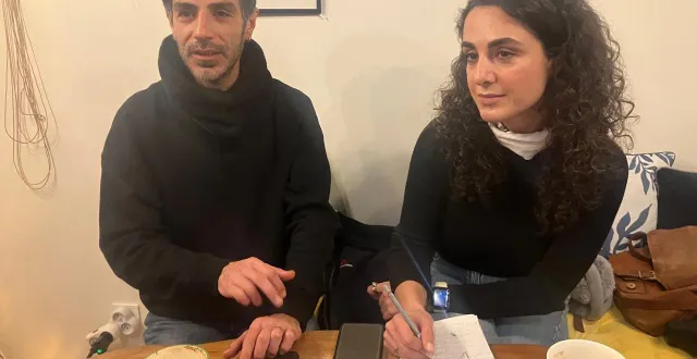 photo  bahman chenegi et sepideh razmjoo, deux artistes iraniens, sont très inquiets pour leurs familles et leurs amis. ils sont réfugiés dans la manche depuis juillet 2025.  &copy;  ouest-france 