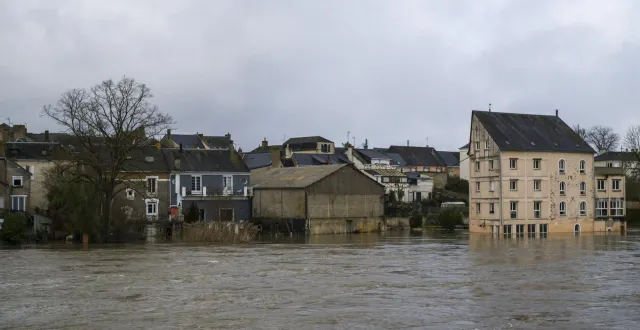 photo  à la suze-sur-sarthe, samedi, le débordement était important.  &copy;  archives le maine libre - denis lambert 
