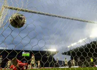 photo  hervé koffi a dû s’incliner sur le penalty transformé par olivier giroud. 