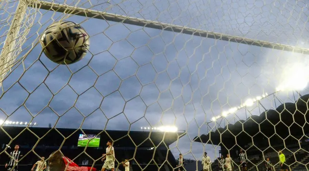 photo sport  hervé koffi a dû s’incliner sur le penalty transformé par olivier giroud. 