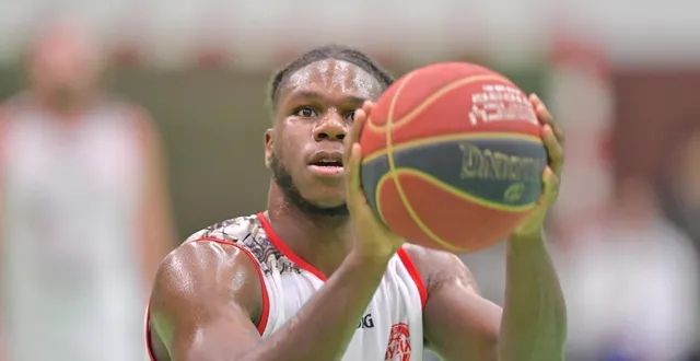 photo  jordan gnohere a inscrit 21 points dans la victoire de bayeux face à saint-rogatien nantes (88-74), samedi 21 février 2026.  &copy;  guillaume marie 