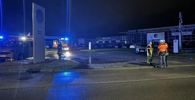 photo  un incendie s’est déclaré au garage poirier et fils de cerisé (orne)  &copy;  ouest-france 