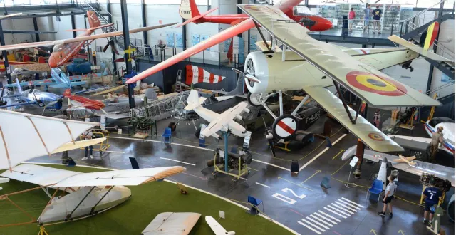 photo  *** local caption *** titre : une armada d’avions uniques accroche : ouvert tout l’été du mardi au dimanche, le musée espace air passion d’angers-marcé expose au public une incroyable collection d’avions légers et de planeurs dont certains sont classés. legende : une quarantaine d’avions légers et planeurs sont exposés dans l’espace air passion de l’aéroport d’angers-marcé. co – jérôme hurstel  &copy;  archives co 