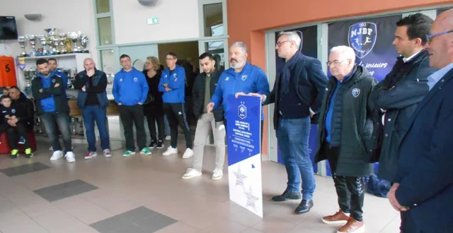 photo  la remise du label jeunes niveau excellence.  &copy;  co 