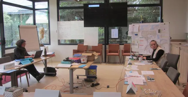 photo  la cellule de crise, réunie samedi midi à la mairie, a mobilisé agents et élus toute la semaine.  &copy;  ouest-france 