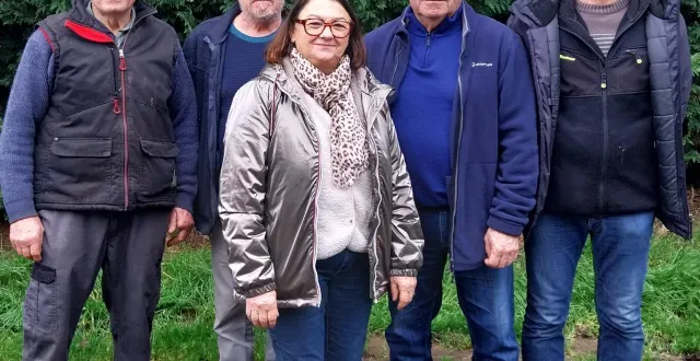 photo  christian godeau (à droite) a accepté de reprendre la présidence du comité des fêtes pour une année.  &copy;  ouest-france 
