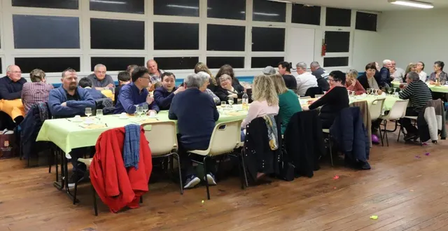 photo  la soirée des années 80, c’est aussi un moment d’échanges et de rencontres.  &copy;  le maine libre 