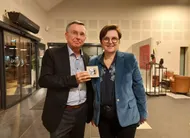 photo  corinne bourcier a choisi une médaille représentant une marianne républicaine multicolore parmi les différents modèles disponibles. 