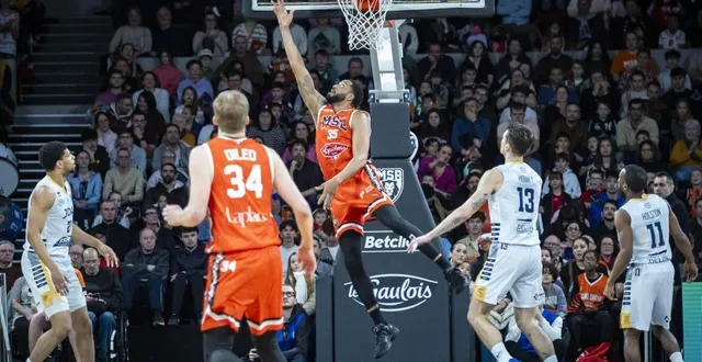 photo  tashawn thomas a tenté de tenir la cadence face à monaco.  &copy;  dominique breugnot/ouest-france 