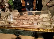 photo  assise (italie), le 21 février 2026. pendant un mois, des centaines de milliers de visiteurs vont se presser dans la basilique saint-françois d’assise pour se recueillir devant les reliques du saint protecteur des pauvres. 