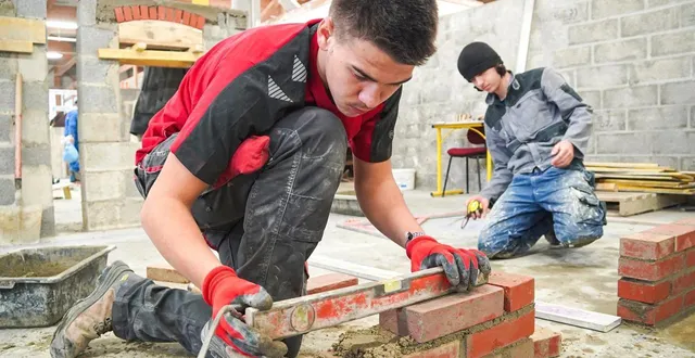 photo  la baisse des moyens financiers pèse lourd sur le secteur de l’apprentissage, même dans les métiers en tension comme le bâtiment.  &copy;  ouest-france 