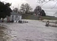 photo  depuis plusieurs jours, les crues ont envahi le camping terre de loire à la ménitré (maine-et-loire), la propriétaire du camping à lancer une cagnotte en ligne via leetchi. 