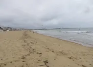 photo  la plage des libraires, vivante et familiale. 