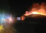 photo  l’incendie s’est déclara au sein de la société barré transfourrages au longeron. 