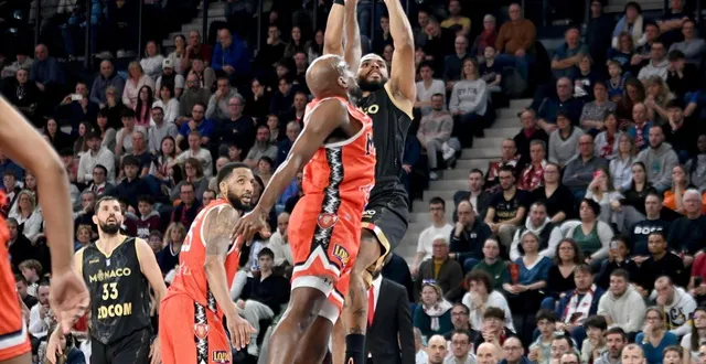 photo  elie okobo, élu mvp de la leaders cup a fait du mal aux manceaux.  &copy;  photopqr/le progres/maxppp 
