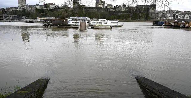 photo  chaque matin à 8 h, les élus d’angers loire métropole et les forces de l’ordre se réunissent pour gérer la crise liée à la crue à angers.  &copy;  philippe renault / ouest-france 