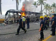 photo  le mexique a été secoué par une vague de violences dimanche après la mort du chef de l’un des plus gros cartels de la drogue lors d’une opération militaire réalisée avec le soutien des états-unis, les autorités s’employant à éviter une aggravation des troubles. reuters/stringer 