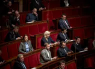 photo  plusieurs députés du rassemblement national, dont la présidente du parti, marine le pen, dans l’hémicycle de l’assemblée nationale, à paris, 6 janvier 2026. 