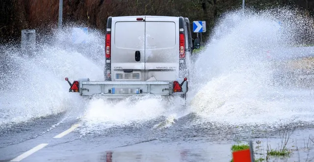photo  à certains endroits du département, l’eau est encore bien présente sur la chaussée.  &copy;  illustration po-olivier lanrivain 