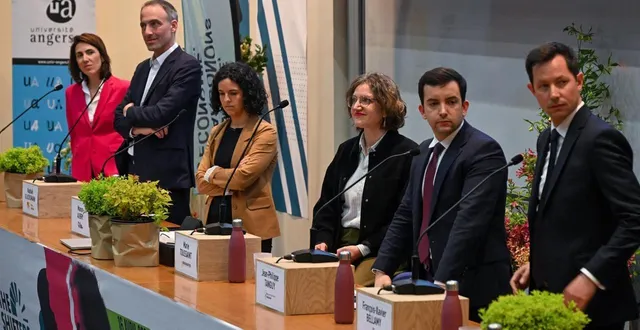 photo  angers, le 16 avril 2024. les shifters angevins avaient organisé un débat avec les candidats aux élections européennes, valérie hayer, raphaël glucksmann, manon aubry, marie toussaint, jean-philippe tanguy et françois-xavier bellamy.  &copy;  archives co - laurent combet 