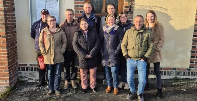 photo  de gauche à droite. au premier rang : claire labatti, janine janvier, isabelle mercier et cyrille langlois au second rang : ludovic lachevre, dominique taupin, nicolas lamperiere, maxime ernou, elisabeth baele et célia langlois. absent : thibault racine.  &copy;  ouest-france 