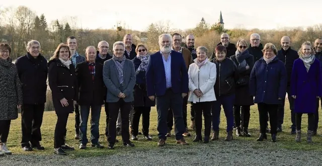 photo  de gauche à droite : pascale patel, christian camus, valérie vincent, quentin lunel, daniel boittin, alain violet, pascal jouvin, cyril adam, geneviève perrin, andré trottet, xavier monthulé, arnaud bellido, martine prodhomme, brigitte allais, brigitte gaultier, dany pelé, nadine bisson, didier belloche, caroline menard, thomas zoubicou, liliane anfray  &copy;  ouest-france 