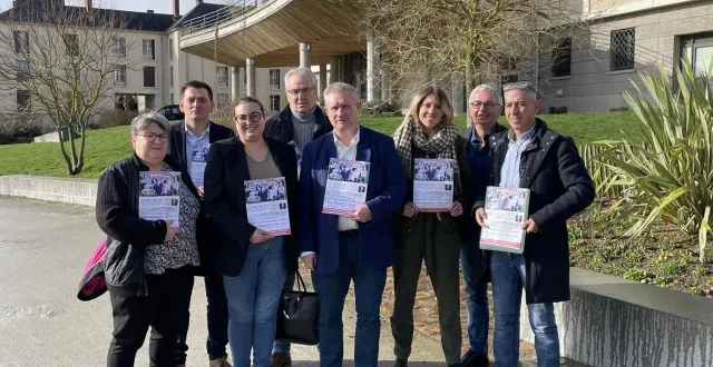 photo  la liste argentan, unis pour demain (ici une partie des colistiers lors d’un point presse le 14 février) décline désormais le soutien de la france insoumise pour sa campagne municipale.  &copy;  archives ouest-france 