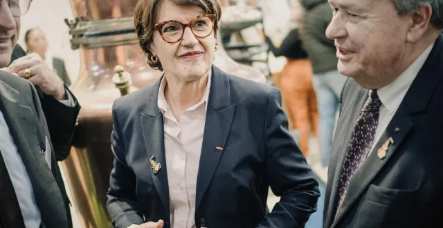 photo  la ministre de l’agriculture annie genevard au salon de l’agriculture à paris, dimanche 22 mars.  &copy;  afp 