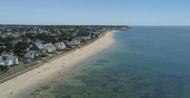 photo  la plage de bonne source, à pornichet, a été le théâtre d’un dramatique accident, le 26 juillet 2023. percuté par un bateau, un nageur a été grièvement blessé aux jambes.  &copy;  dr 