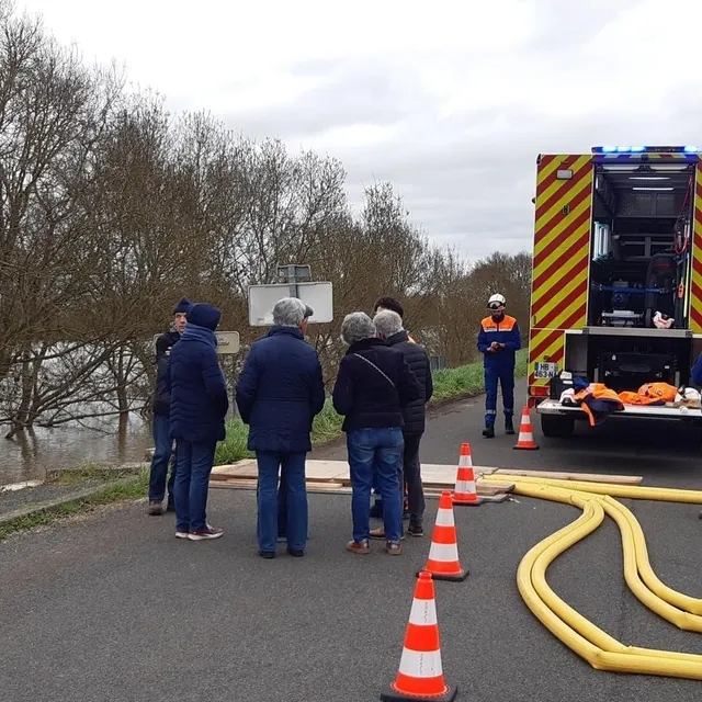 Des systèmes de pompage ont été mis en place. Ils peuvent renvoyer 10 000 m³ d’eau par jour dans le lit de la Loire. Ouest-France photo des systèmes de pompage ont été mis en place. ils peuvent renvoyer 10 000 m³ d’eau par jour dans le lit de la loire. © ouest-france