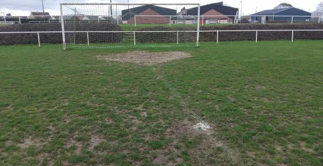 photo  face aux terrains qui se dégradent, le club de football de saint georges espère obtenir un terrain synthétique.  &copy;  ouest-france 