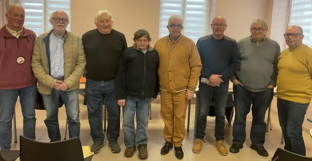 photo  de gauche à droite : bernard osmont, jean-paul doron, jean-pierre cicé, rémy chanteloup, philippe bigot, jacky lenoble, gérard gravel, philippe nortur.  &copy;  ouest-france 