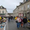 photo c’est sous une pluie fine que le comité des fêtes a organisé, dimanche, sa traditionnelle brocante dans le centre bourg. souvent la première de la saison en extérieur dans le département. « nous sommes malgré tout comptant de notre journée avec 95 exposants dont 27 de la commune. à cette date, nous sommes vraiment dépendants de la météo », indiquait, christine pichon, la présidente.