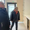 photo michel delphin et nathalie moron dans une de trois classes qui accueilleront les écoliers ce lundi 2 mars.