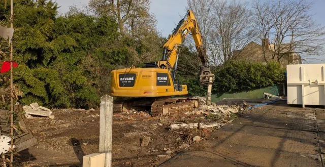 photo  de l’ancien hôtel, il ne restait rien qu’un tas de gravats jeudi  &copy;  le maine libre 