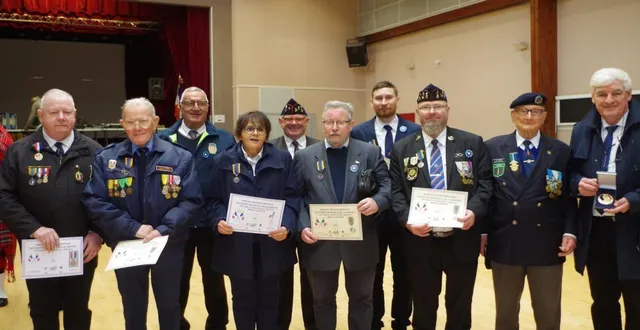 photo  des médailles qui ont salué engagement et dévouement au sein de l’amicale.  &copy;  le maine libre 