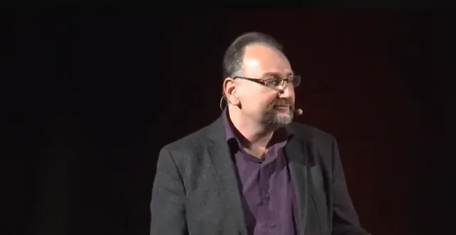 photo  âgé de 55 ans, florent montaclair, spécialiste de jules verne et de littérature fantastique du xixe siècle.  &copy;  capture d’écran youtube 