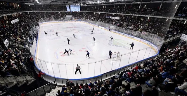 photo  l’iceparc avec son public, pourra accueillir le match angers - gap, reporté et désormais reprogrammé dans le calendrier des ducs d’angers.  &copy;  sebastien aubinaud 