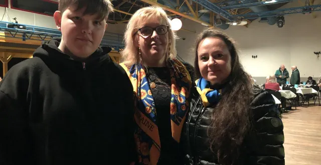 photo  halyna bilokin, son fils bohdan et albina molochii ont assisté le samedi 21 février 2026 à une soirée de solidarité organisée par l’association vendée-ukraine pour commémorer le quatrième anniversaire du début de la guerre.  &copy;  ouest-france 