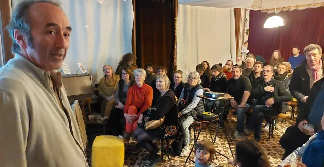 photo  daniel cohen, membre de l’équipe de la brass’vie, a accueilli une quarantaine de spectateurs à jupilles.  &copy;  le maine libre 