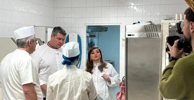 photo  le jury de l’émission la meilleure boulangerie de france était dans l’atelier de david fèvre, au tallud (deux-sèvres).  &copy;  david fèvre 