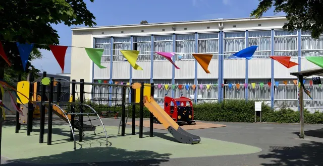 photo  au mans, de nombreuses écoles sont vieillissantes. il fait très froid dans les classes l’hiver et très chaud l’été.  &copy;  archives le maine libre – yvon loué 