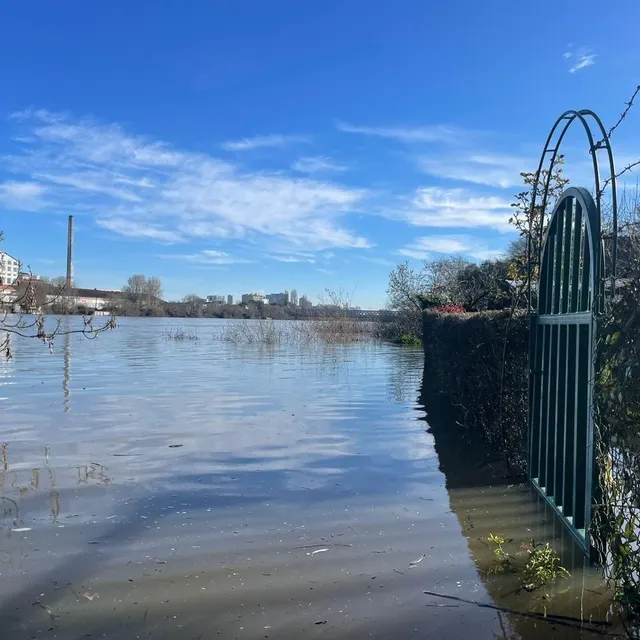 photo même si la loire a amorcé sa décrue, il y a encore des inondations dans le quartier haute-île, à rezé, ce matin du mardi 24 février 2026.  ©  ouest france